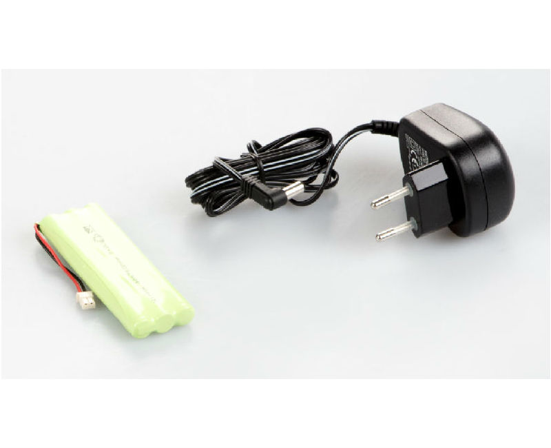 Photo d'un accu et d'un adaptateur secteur pour balance KERN PCD