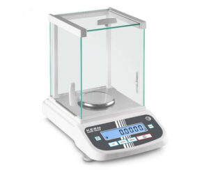 Photo d'une balance d'analyse KERN ADB