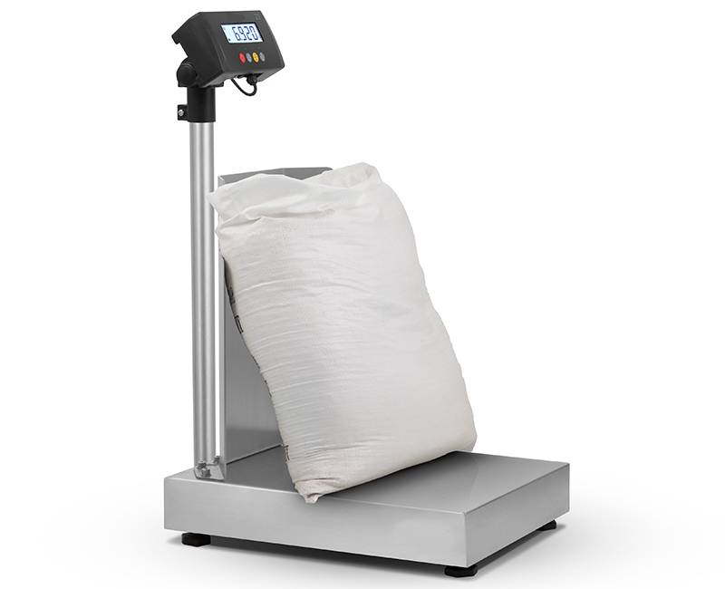 photo d'une balance pèse colis ZMissil avec un sac